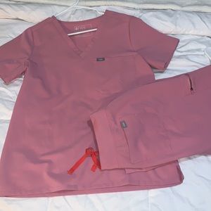 Figs Chalk Pink Scrub Set